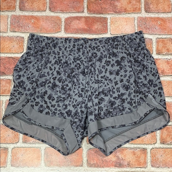 Athleta Gray Leopard Print Shorts size Small - Picture 1 of 9
